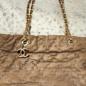 Chanel Brown Quilted Shoulder Bag with Gold Chain